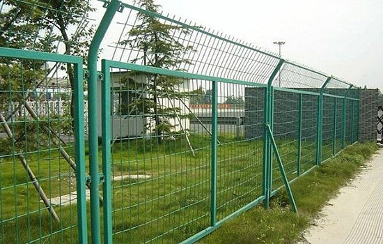 钢丝网围栏