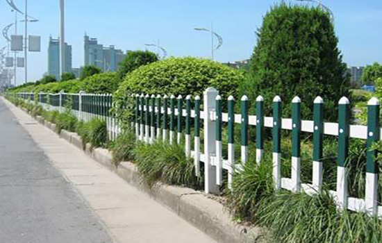 塑鋼草坪護欄